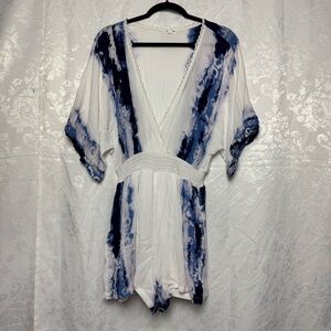 Skylar + Jade Cinch Waisted V Neck Blue and White Romper Size Medium